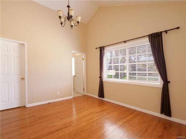 Building Photo - 241 Pso De Granada