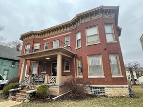 Building Photo - 472 E Chicago St