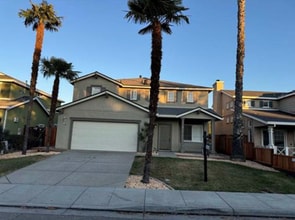 Building Photo - 1100 Traditions St