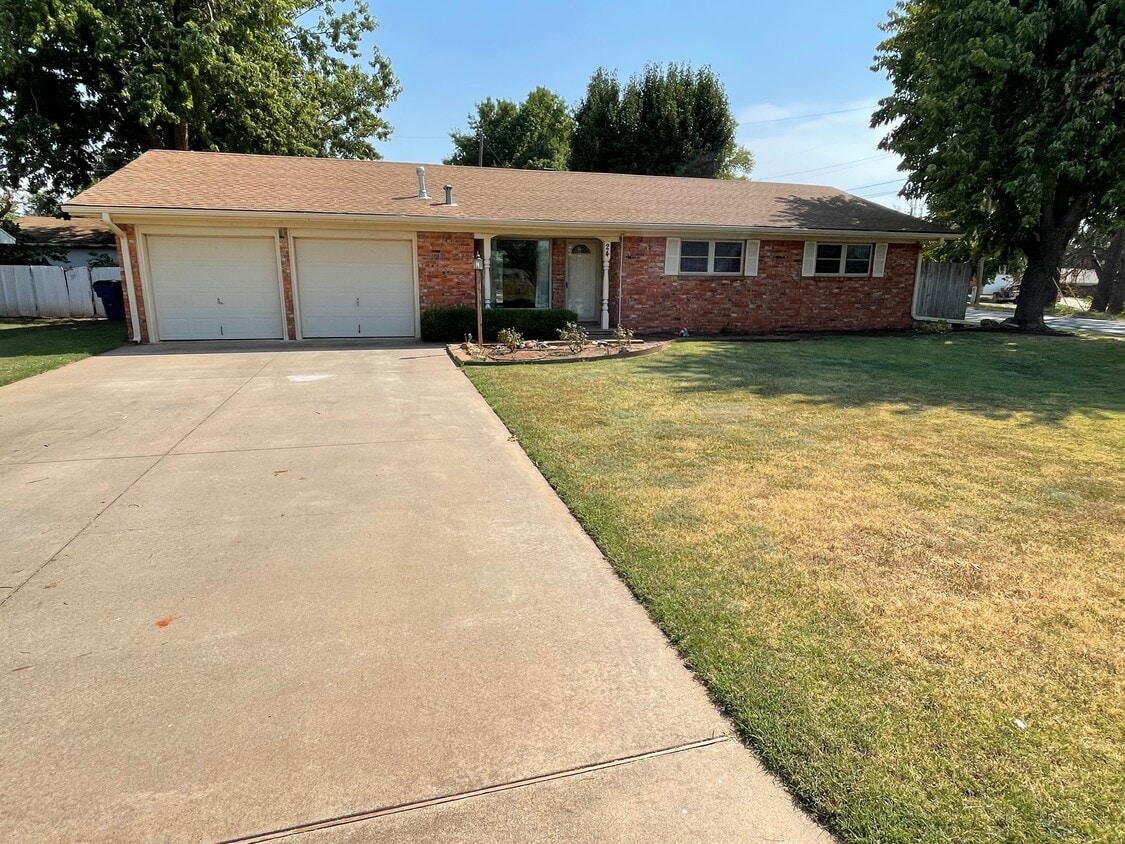 24 Morrow Dr, Chickasha, OK 73018 House Rental in Chickasha, OK