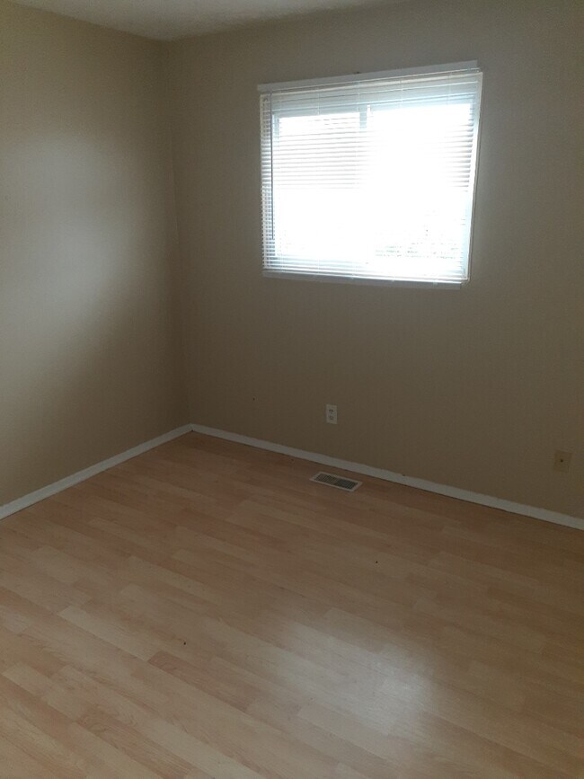 Building Photo - 10893 Birchridge Dr