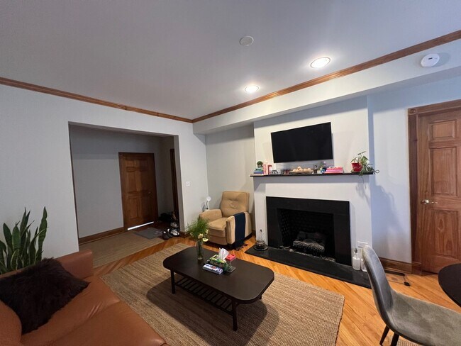 Foto del edificio - 5313 S Harper Ave