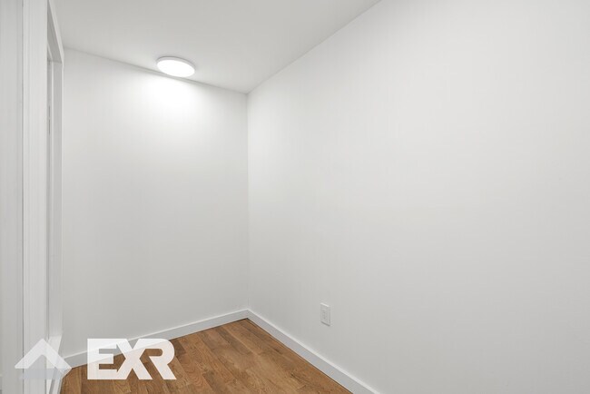 Foto del edificio - 987 Jefferson Ave