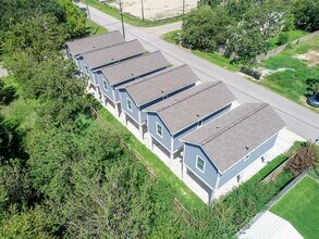 Building Photo - 203 6th St