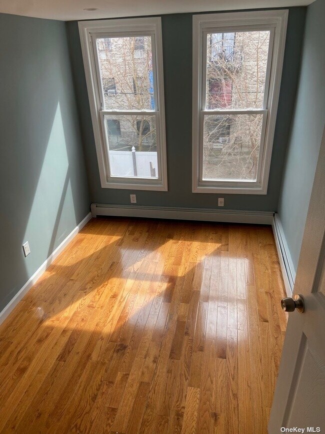 Foto del edificio - 630 E 230th St