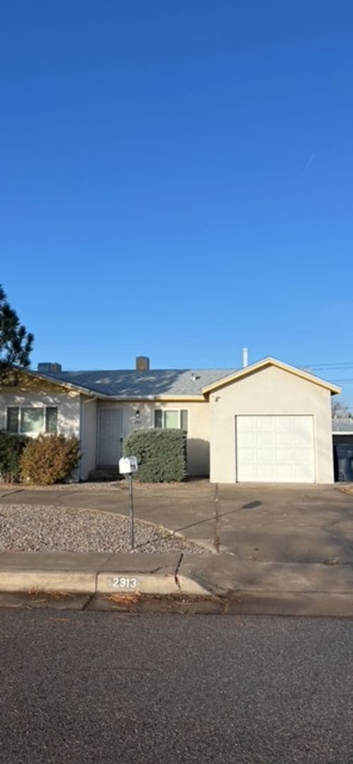 Building Photo - 2913 Alvarado Dr NE