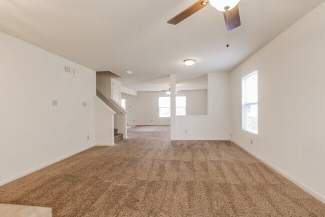 Foto del edificio - 14215 Luscombe Farm Rd