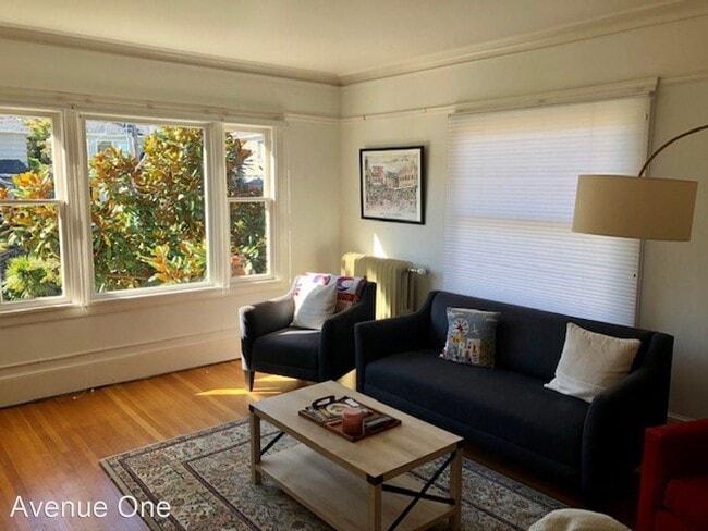 Building Photo - 1 br, 1 bath House - 1902 Bigelow Ave N #304