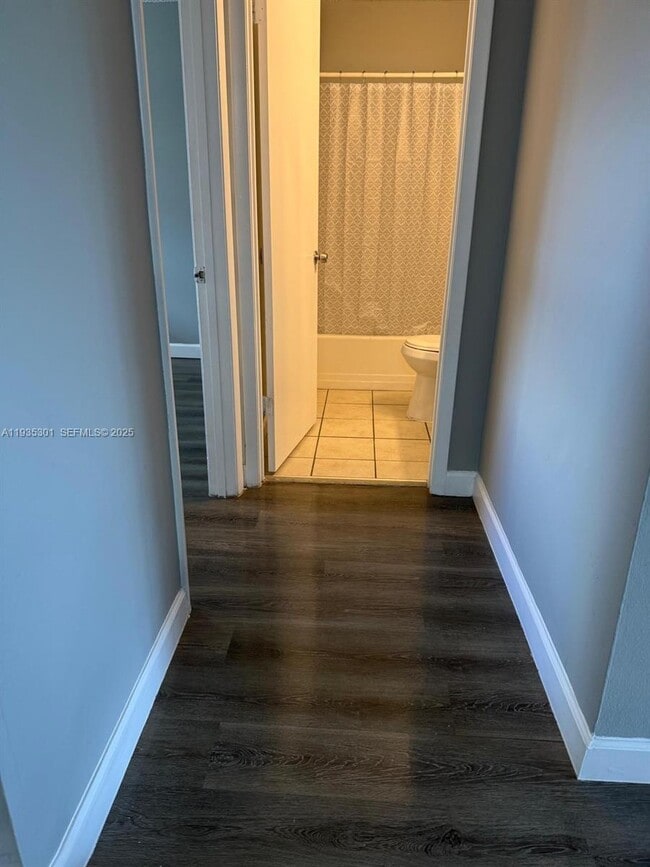 Foto del edificio - 617 Ixoria Ave