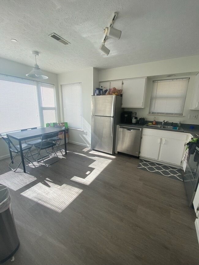 Kitchen - Sycamore Place