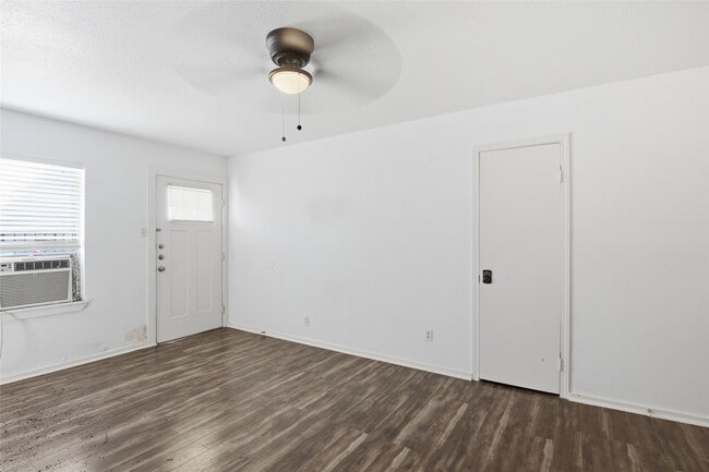 Foto del edificio - 5010 Ennis St