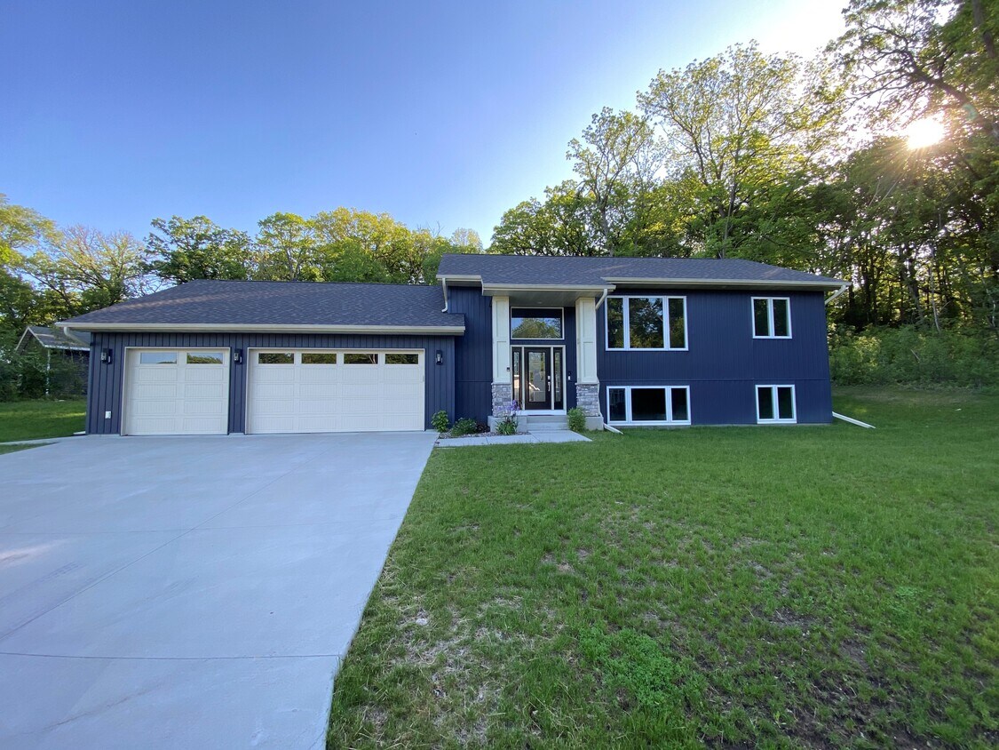 Primary Photo - 2068 Edgewood Ct SW