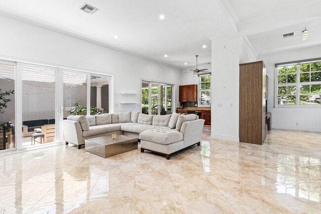 Foto del edificio - 4023 NW 58th St