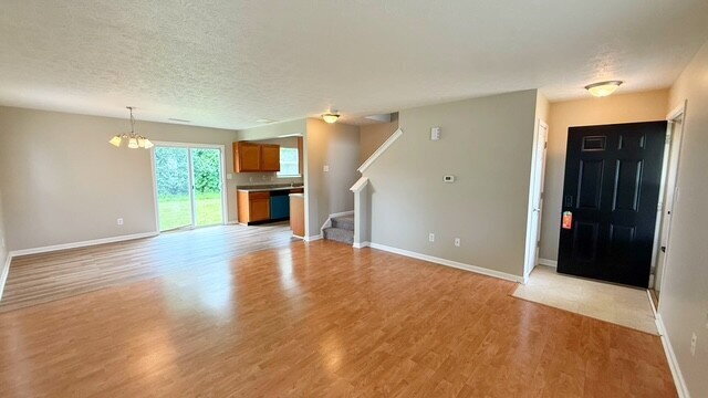 Foto del edificio - NORTH EAST/LAWRENCE 4 BEDROOM 2.5 BATH NEWER HOME AVAILABLE NOW!