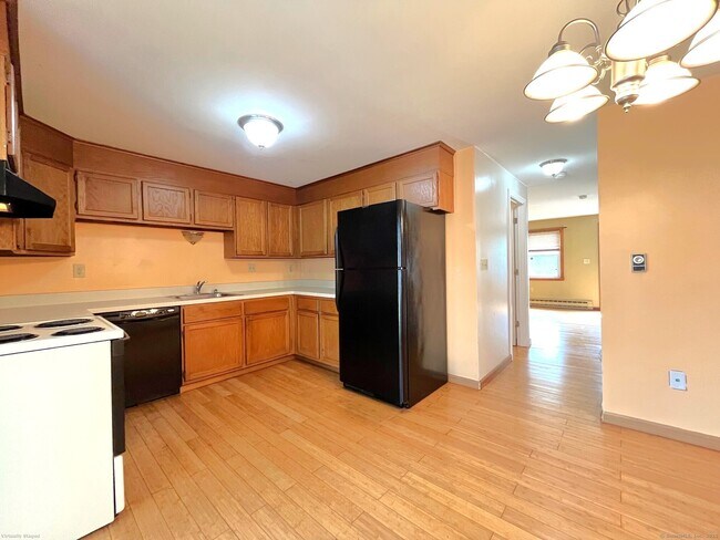 Foto del edificio - 246 Woodford Ave