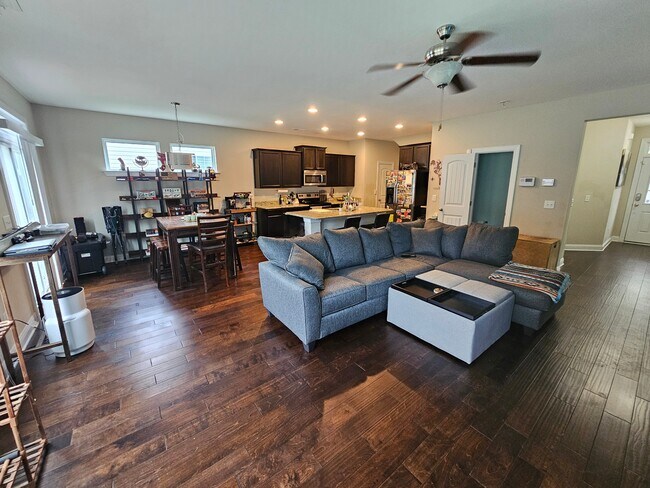 Foto del edificio - 124 Harvest Glen Ln