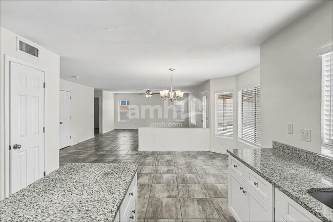 Foto del edificio - 11173 W Madeline Christian Ave