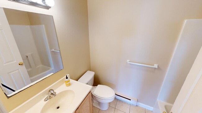 Building Photo - Excellent Canfield Location!! Very clean and well maintained 3 bedroom/2 Full Bath Condo.