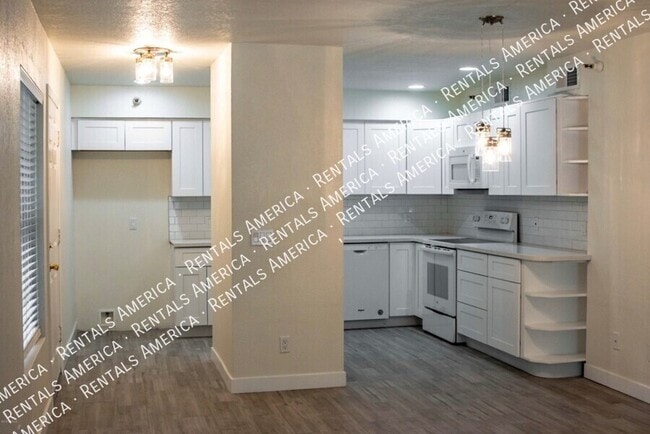Building Photo - 8020 E Thomas Rd