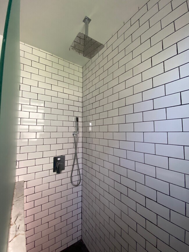 Foto del edificio - 3006 Johnson Ave