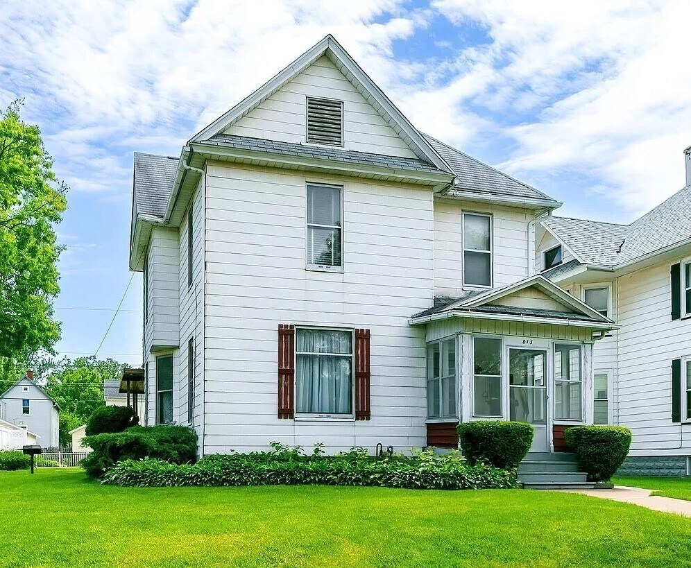 813 W Locust St, Davenport, IA 52804 House Rental in Davenport, IA