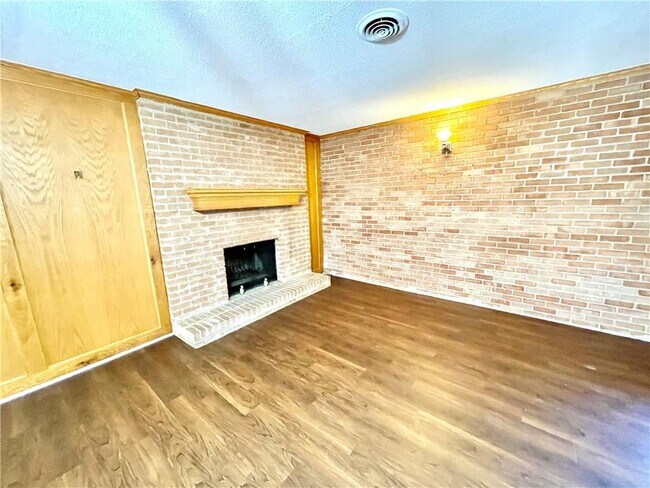Building Photo - 3100 Stardust Dr