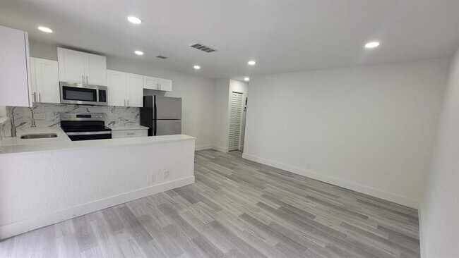Foto del edificio - 618 SW 14th Terrace