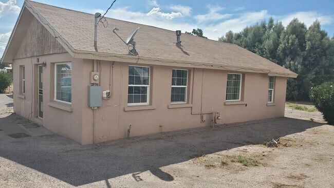 Foto del edificio - 2 bedroom, 1 bath Home!
