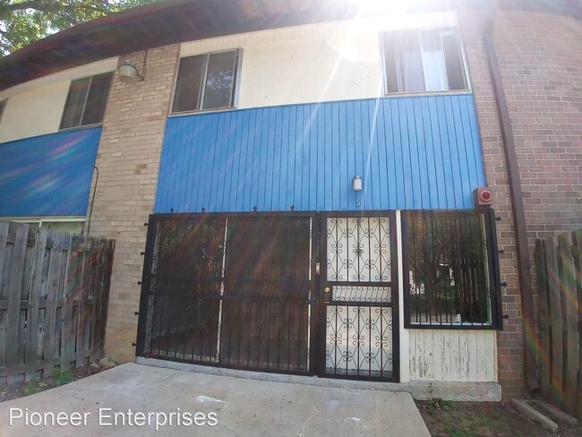 Foto del edificio - 2 br, 1.5 bath House - 2312 Ewing Avenue #5