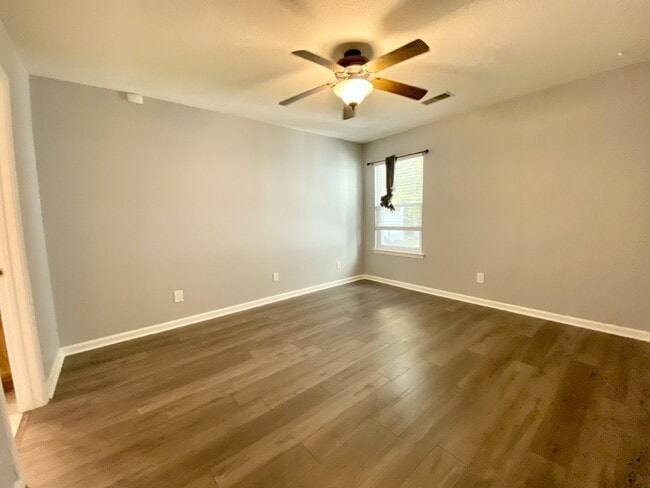 Building Photo - Four Bedroom Home Available in Edgefield!