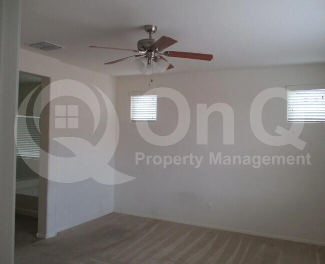 Foto del edificio - 2764 E Cherry Hill Dr