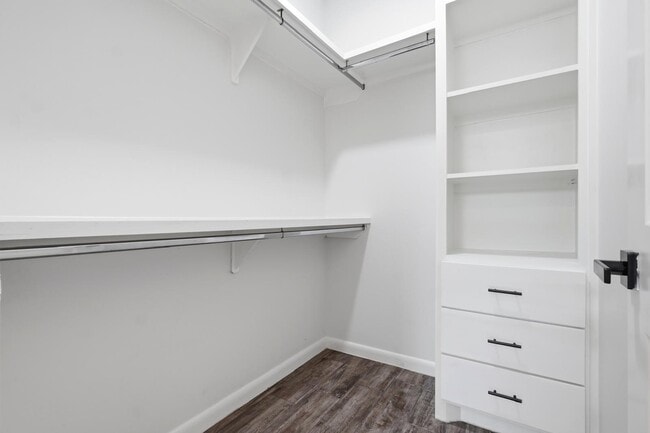 Building Photo - 208 Faith Dr