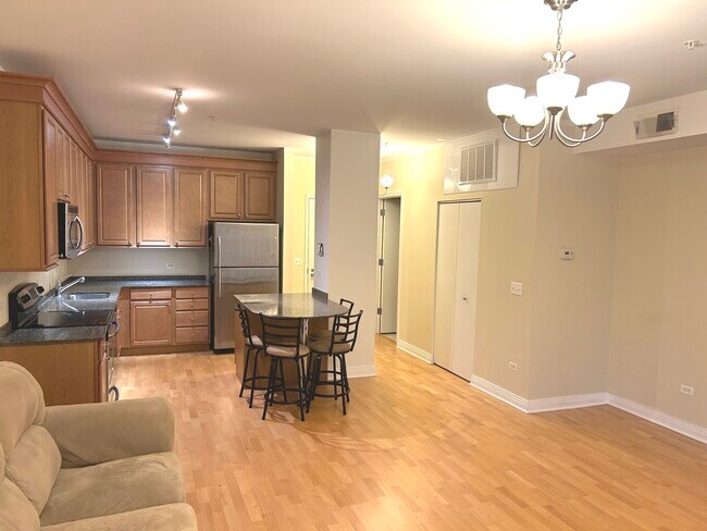 Foto del edificio - 565 W Quincy St
