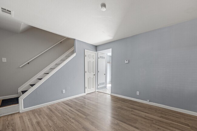 Foto del edificio - 1615 Cottonwood Dr