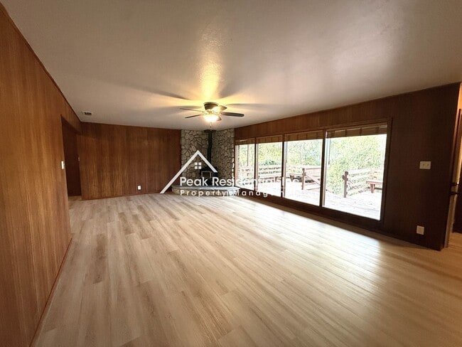 Building Photo - 1280 Grove Ct