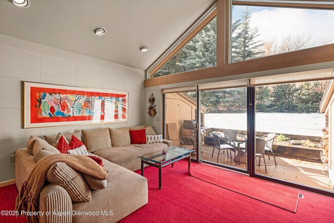 Foto del edificio - 625 S W End St