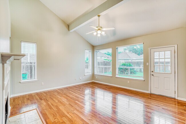 Foto del edificio - 12831 Pheasant Lake Ct