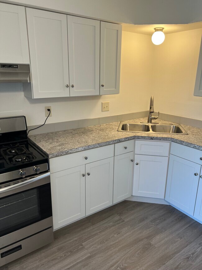 Building Photo - N113W15583 Francese Dr