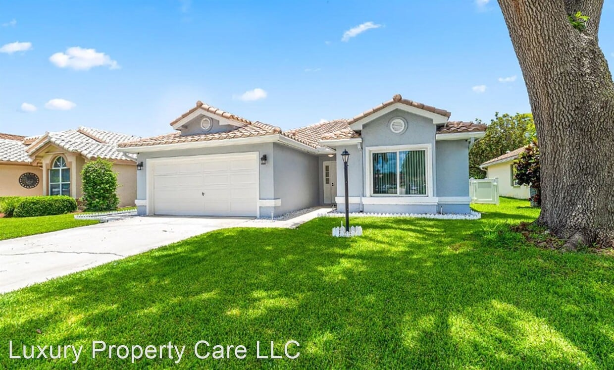 Foto principal - 4 br, 2 bath House - 8552 Tourmaline Blvd