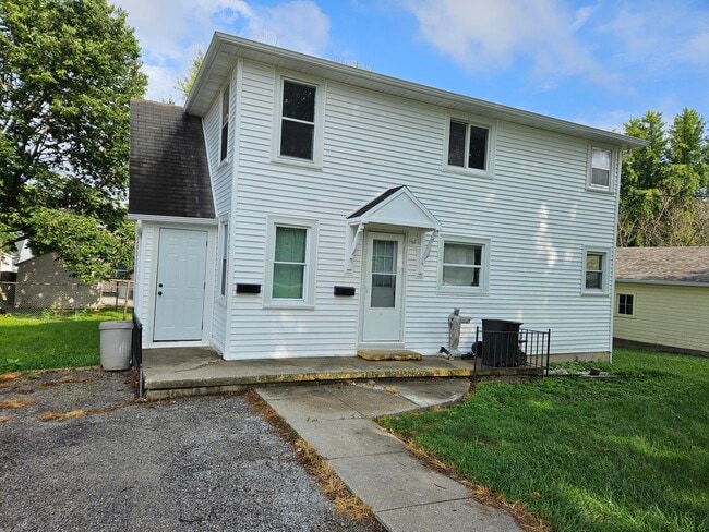 Building Photo - 720 S Clark St