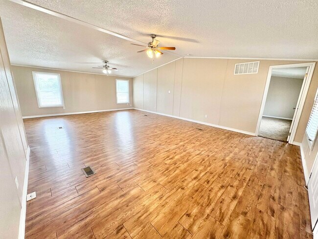 Building Photo - 285 CR 112