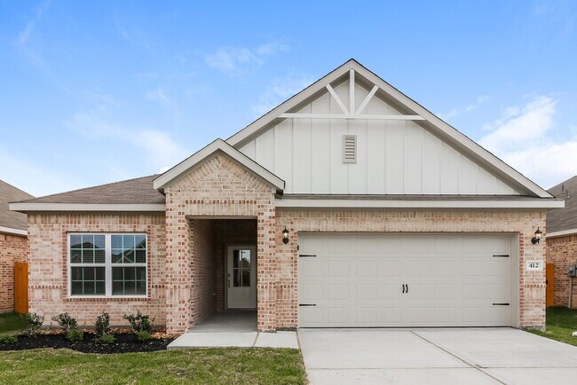 Building Photo - 412 Mustang Trot Dr
