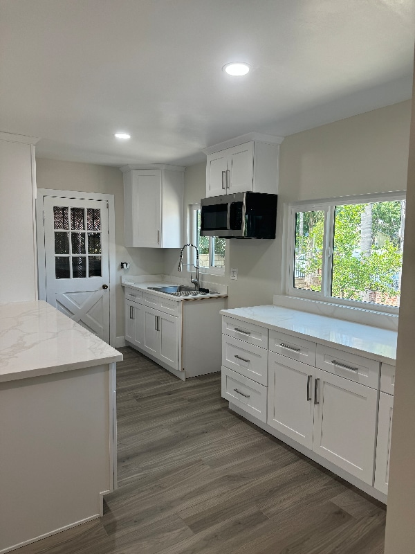 Building Photo - 14670 Harding St