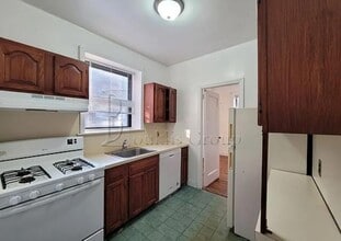 Building Photo - 214-32 43rd Ave