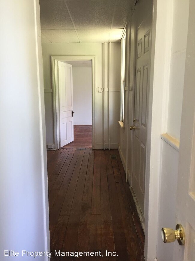 Building Photo - 2 br, 1 bath House - 518 N. Pershing Ave., #1