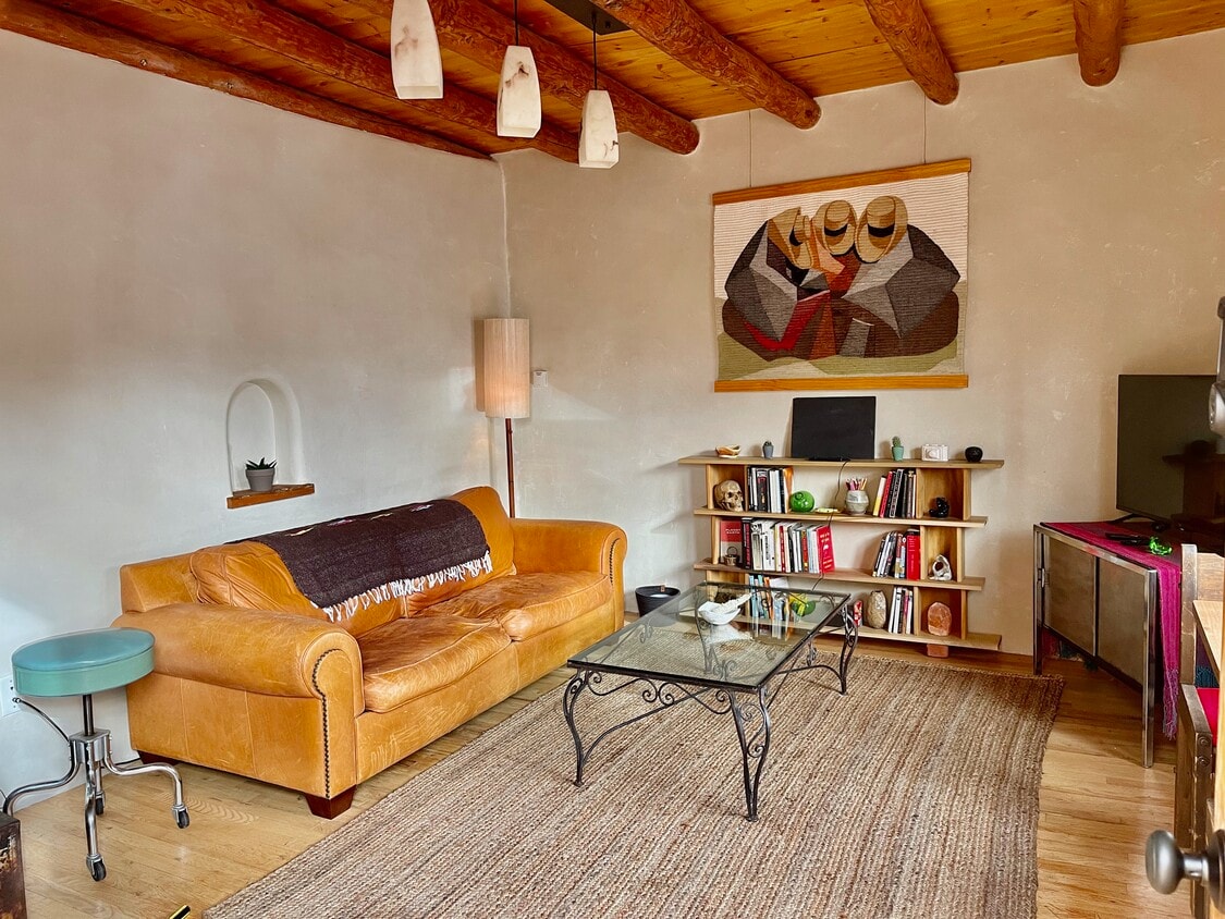 Foto principal - 706 Galisteo St