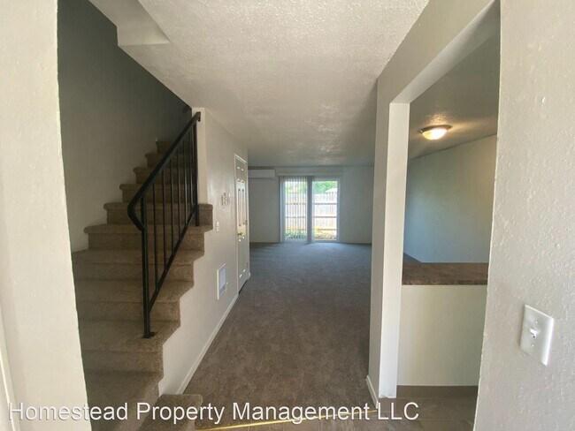 Building Photo - 350 Powell St E