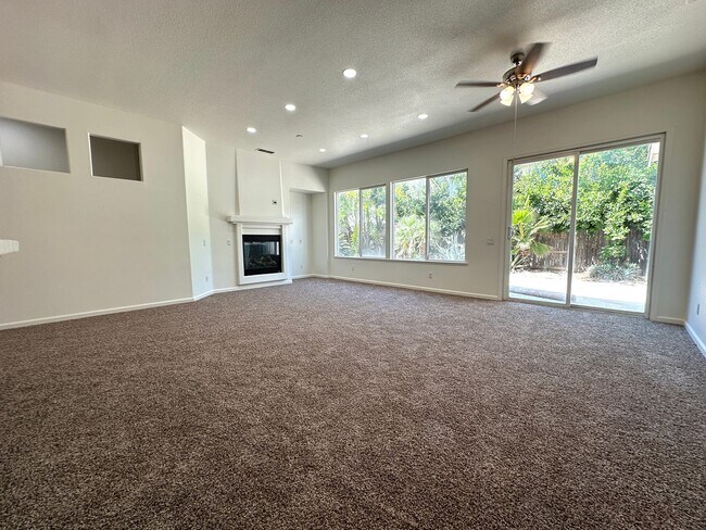 Building Photo - 3545 Laguna Ct