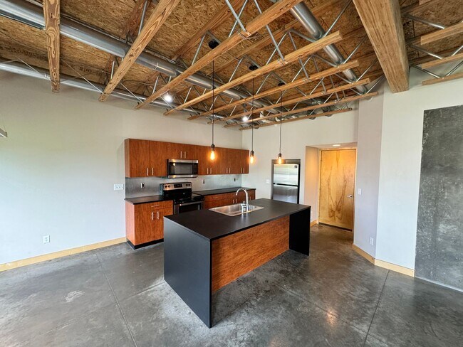 Foto del edificio - Stunning Modern Urban Loft – Spacious, Stylish, and Conveniently Located