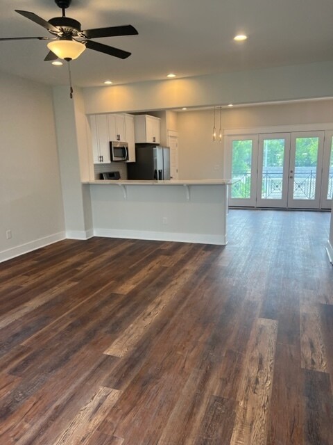 Foto del edificio - Tri-level home with attached 2 car garage in Belle Meade Highlands!